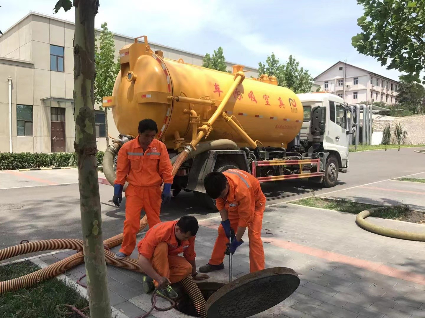 谢家集化粪池清理与5-8吨吸粪车施工效率分析
